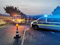 Bild: Drei Verletzte und ein ausgebranntes Fahrzeug - das ist die Bilanz nach einem Unfall bei Gro&szlig;lohra