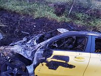 Bild: Drei Verletzte und ein ausgebranntes Fahrzeug - das ist die Bilanz nach einem Unfall bei Gro&szlig;lohra