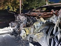 Bild: Drei Verletzte und ein ausgebranntes Fahrzeug - das ist die Bilanz nach einem Unfall bei Gro&szlig;lohra