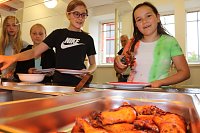 Gut genährt lernt es sich besser - am Herder-Gymnasium freut man sich über die neue Schulküche Bild: Gut genährt lernt es sich besser - am Herder-Gymnasium freut man sich über die neue Schulküche