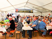 Versammelt, gefeiert und gewählt Bild: Versammelt, gefeiert und gewählt
