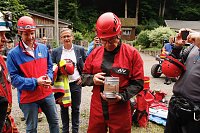 Rettung aus der Finsternis - am Rabensteiner Stollen wurde heute die Rettung unter Tage geprobt Bild: Rettung aus der Finsternis - am Rabensteiner Stollen wurde heute die Rettung unter Tage geprobt