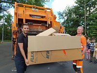 Zur Ferienfreizeit an der Grundschule Niedersalza waren die Abfallexperten des Landkreises zu Gast Bild: Zur Ferienfreizeit an der Grundschule Niedersalza waren die Abfallexperten des Landkreises zu Gast