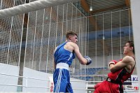 Bild: Wettk&auml;mpfe im Becken und im Boxring