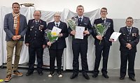 Bild: Bef&ouml;rderte Kameradinnen und Kameraden der Heringer Feuerwehr