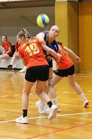 Bild: Die Handballdamen der NSV B-Jugend schaffen es aus dem Stand auf Platz 5