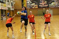 Bild: Die Handballdamen der NSV B-Jugend schaffen es aus dem Stand auf Platz 5
