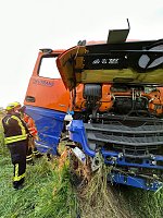 Verunfallter Lkw an der A38 Bild: Verunfallter Lkw an der A38