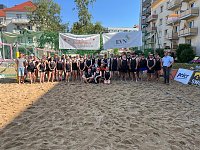 Bild: Freizeitturnier, 2 gegen 2 und 4 gegen 4 - insgesamt 120 Partien wurden beim 14. Stadtwerke-Beachcup ausgetragen