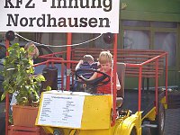 Bild: Menschen und Autos