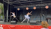 Bild: Die Eleven der Tanzschule Radeva in Aktion