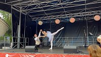 Bild: Die Eleven der Tanzschule Radeva in Aktion