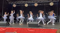 Bild: Die Eleven der Tanzschule Radeva in Aktion