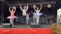 Bild: Die Eleven der Tanzschule Radeva in Aktion