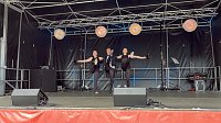 Bild: Die Eleven der Tanzschule Radeva in Aktion
