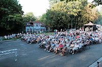 Bild: Peter Blei unterwegs auf dem Theaterfest
