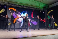 Bild: Volle Festhalle in Sundhausen beim Auftritt der jungen T&auml;nzerinnen und T&auml;nzer von More Esprit