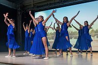Bild: Volle Festhalle in Sundhausen beim Auftritt der jungen T&auml;nzerinnen und T&auml;nzer von More Esprit