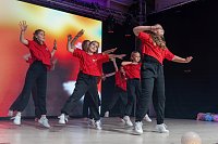 Bild: Volle Festhalle in Sundhausen beim Auftritt der jungen T&auml;nzerinnen und T&auml;nzer von More Esprit