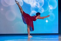 Bild: Volle Festhalle in Sundhausen beim Auftritt der jungen T&auml;nzerinnen und T&auml;nzer von More Esprit