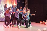 Bild: Volle Festhalle in Sundhausen beim Auftritt der jungen T&auml;nzerinnen und T&auml;nzer von More Esprit