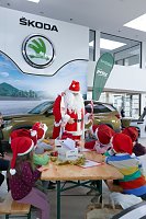 Bild: Weihnachtsbau in der Skoda-Autowelt geschm&uuml;ckt