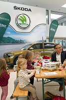 Bild: Weihnachtsbau in der Skoda-Autowelt geschm&uuml;ckt