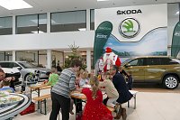 Bild: Weihnachtsbau in der Skoda-Autowelt geschm&uuml;ckt
