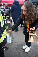 Bild: Die Pfadfinder bei der &Uuml;bergabe des Friedenslichtes auf dem August-Bebel-Platz in Nordhausen