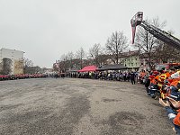 Bild: &Uuml;bergabe des Friedenslichts aus Bethlehem an die Kreisjugendfeuerwehren.