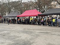 Bild: &Uuml;bergabe des Friedenslichts aus Bethlehem an die Kreisjugendfeuerwehren.