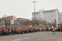 Bild: &Uuml;bergabe des Friedenslichts aus Bethlehem an die Kreisjugendfeuerwehren.