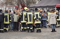 Bild: &Uuml;bergabe des Friedenslichts aus Bethlehem an die Kreisjugendfeuerwehren.