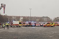 Bild: &Uuml;bergabe des Friedenslichts aus Bethlehem an die Kreisjugendfeuerwehren.
