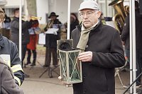Bild: &Uuml;bergabe des Friedenslichts aus Bethlehem an die Kreisjugendfeuerwehren.