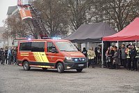 Bild: &Uuml;bergabe des Friedenslichts aus Bethlehem an die Kreisjugendfeuerwehren.