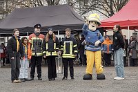Bild: &Uuml;bergabe des Friedenslichts aus Bethlehem an die Kreisjugendfeuerwehren.