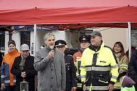 Bild: &Uuml;bergabe des Friedenslichts aus Bethlehem an die Kreisjugendfeuerwehren.