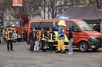 Bild: &Uuml;bergabe des Friedenslichts aus Bethlehem an die Kreisjugendfeuerwehren.