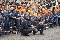 Bild: &Uuml;bergabe des Friedenslichts aus Bethlehem an die Kreisjugendfeuerwehren.