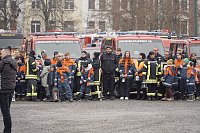 Bild: &Uuml;bergabe des Friedenslichts aus Bethlehem an die Kreisjugendfeuerwehren.