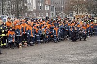 Bild: &Uuml;bergabe des Friedenslichts aus Bethlehem an die Kreisjugendfeuerwehren.