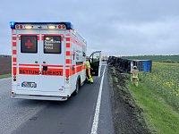 Bild: Der umgekippte LKW blockierte die B4. 