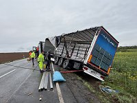 Bild: Bergung des verungl&uuml;ckten Lkw auf der B4 bei Nordhausen.