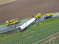 Bild: Bergung des verungl&uuml;ckten Lkw auf der B4 bei Nordhausen.