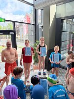 Bild: Die besten Schwimmer der dritten Klassen traten bei dem Wettstreit im Badehaus an.