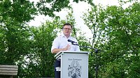 Bild: Die dicke Eiche bei Krimderode wurde heute als National-Erbe-Baum ausgerufen. 