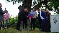 Bild: Die dicke Eiche bei Krimderode wurde heute als National-Erbe-Baum ausgerufen. 