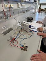 Bild: Experimente in der Hochschule in Merseburg.