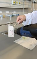 Bild: Experimente in der Hochschule in Merseburg.